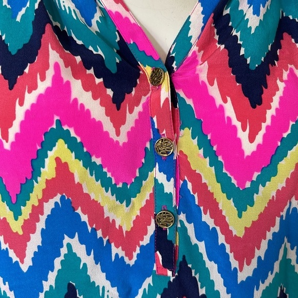 Lilly Pulitzer Elsa Silk Top Flame Stitch Pattern Vneck Smocked Shirt Sz XS - Picture 4 of 12